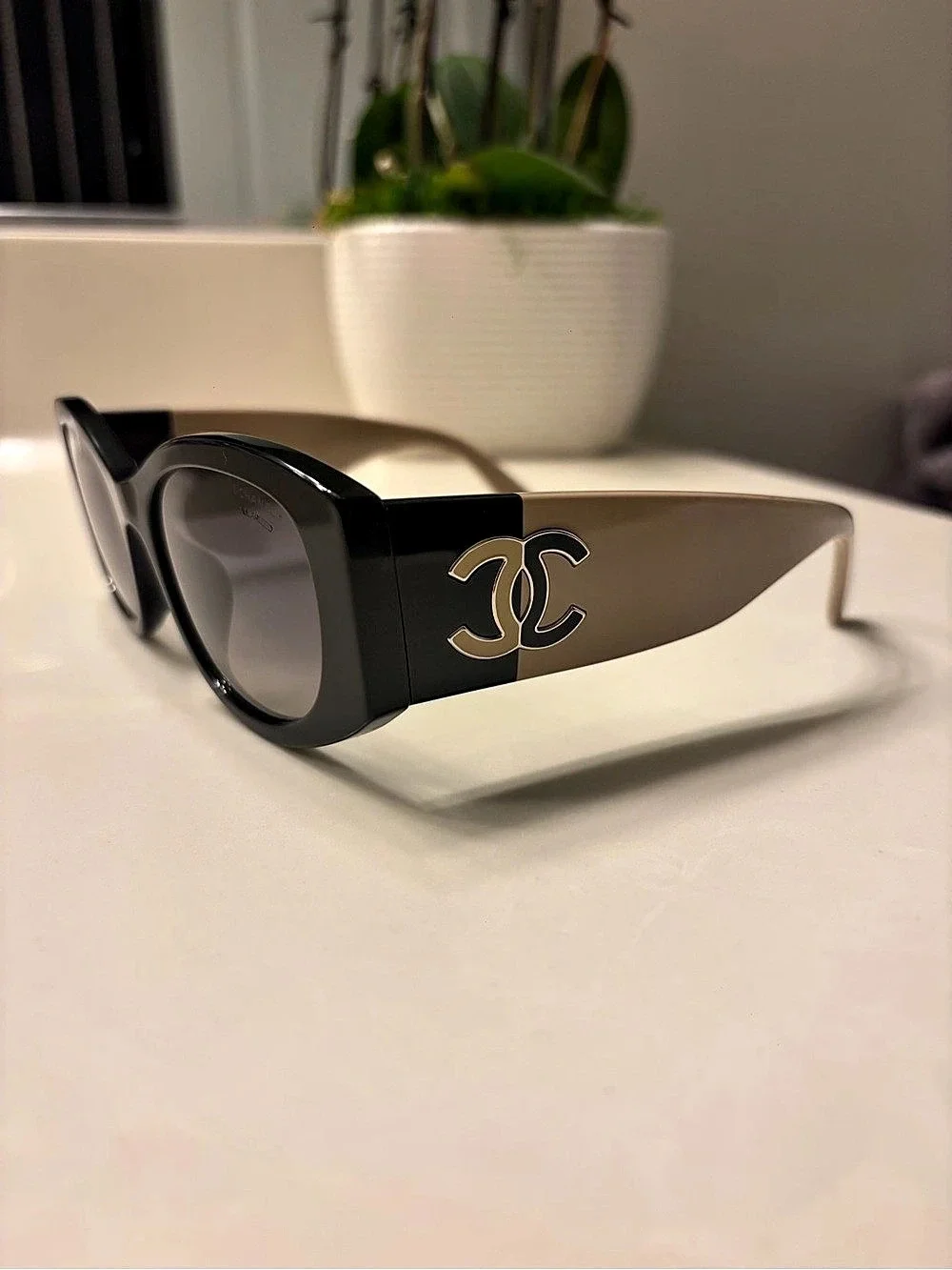 Chanel Oval Sunglasses 5524-A Black & Brown Like New
